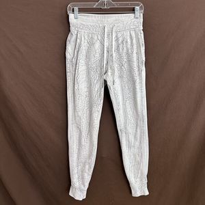 Lululemon Warm Down Jogger 7/8 Crop Length Sweat Pants Thread Dye White Black 4